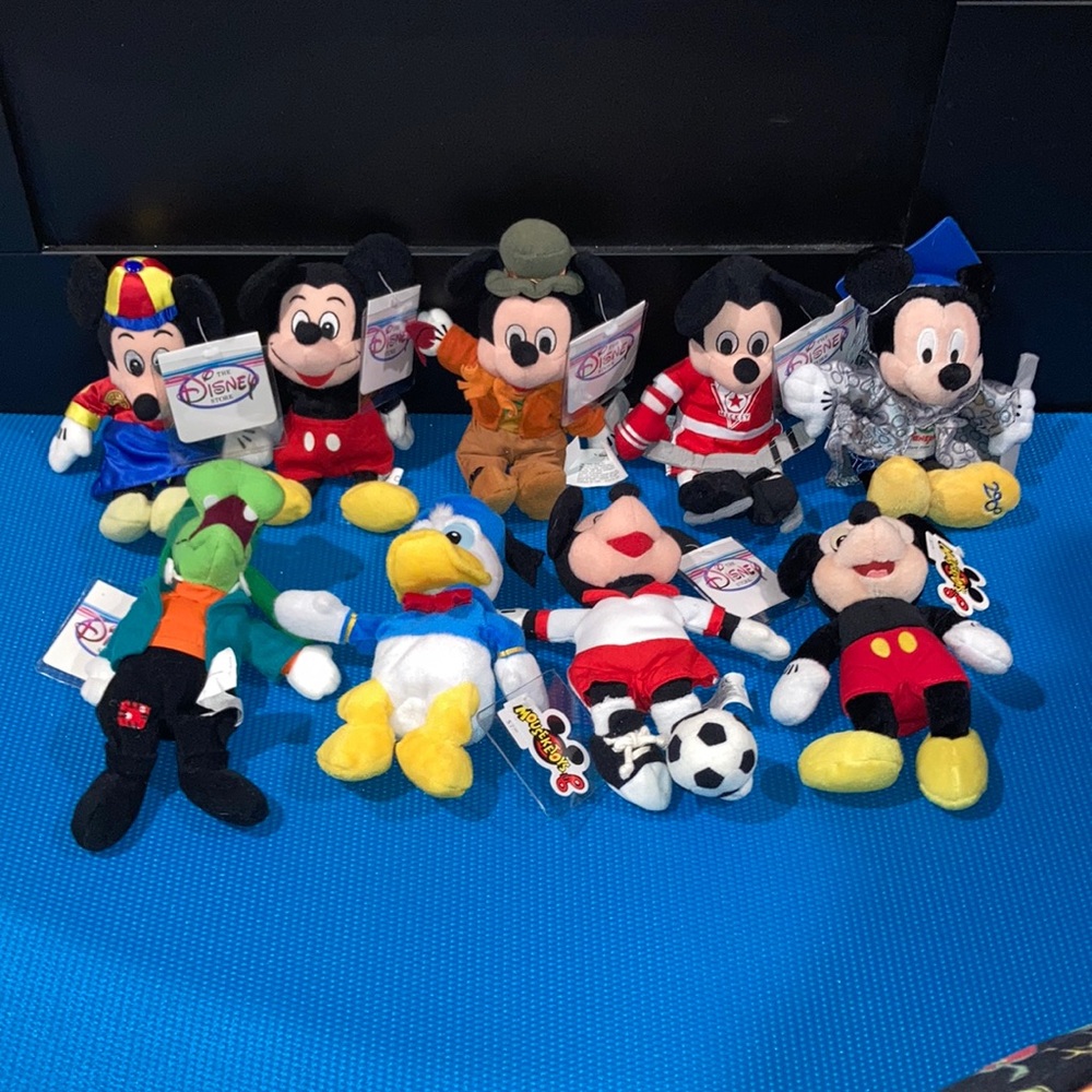 Lot of 9 vintage Disney store mini bean bag plush  Mickey, Donald & goofenstein